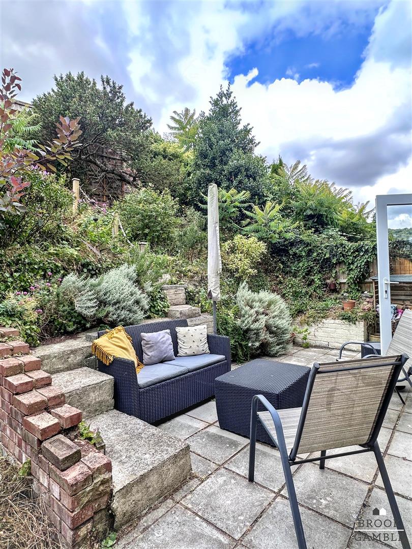 3 Bedroom House - Semi-Detached. Longland Road in Eastbourne, East Sussex 19